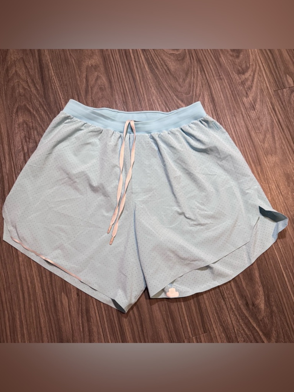 Lululemon men’s light blue fast and free 5.5-6” running short